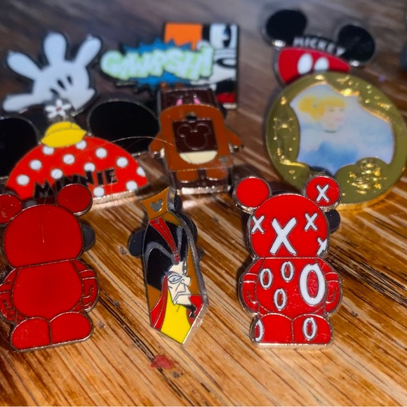 Disney Colorful Character Pin Collection - Picture 4 of 5